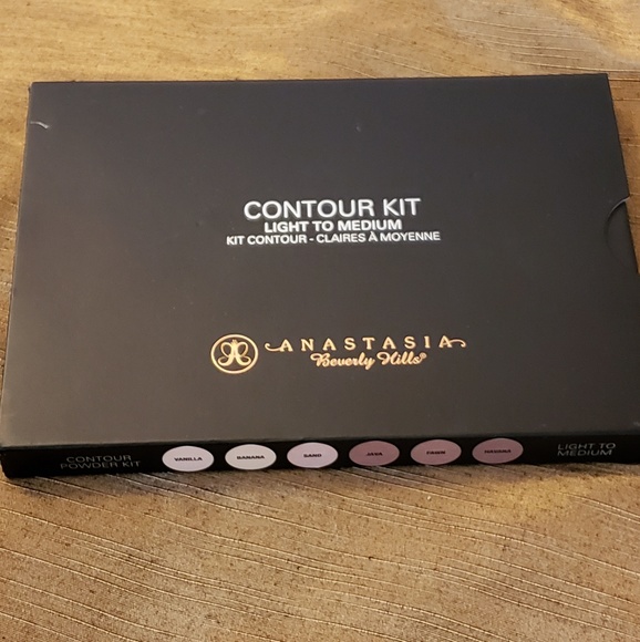 Anastasia Beverly Hills Other - Anastasia Beverly Hills Contour Kit Light to Med